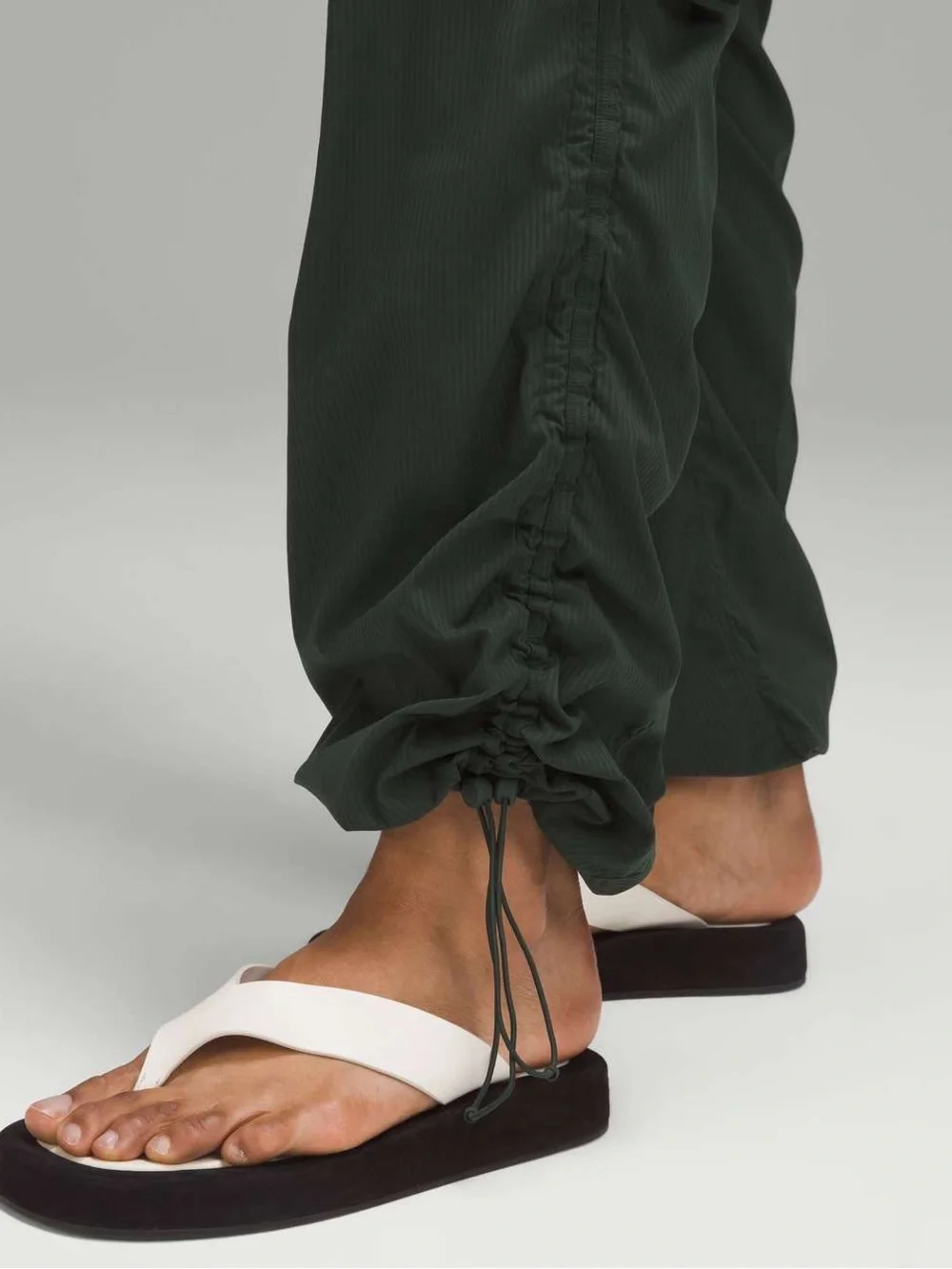 Lululemon Dance Studio Relaxed-Fit Mid-Rise Cargo Pant Legacy Green Size 12 - Picture 8 of 10